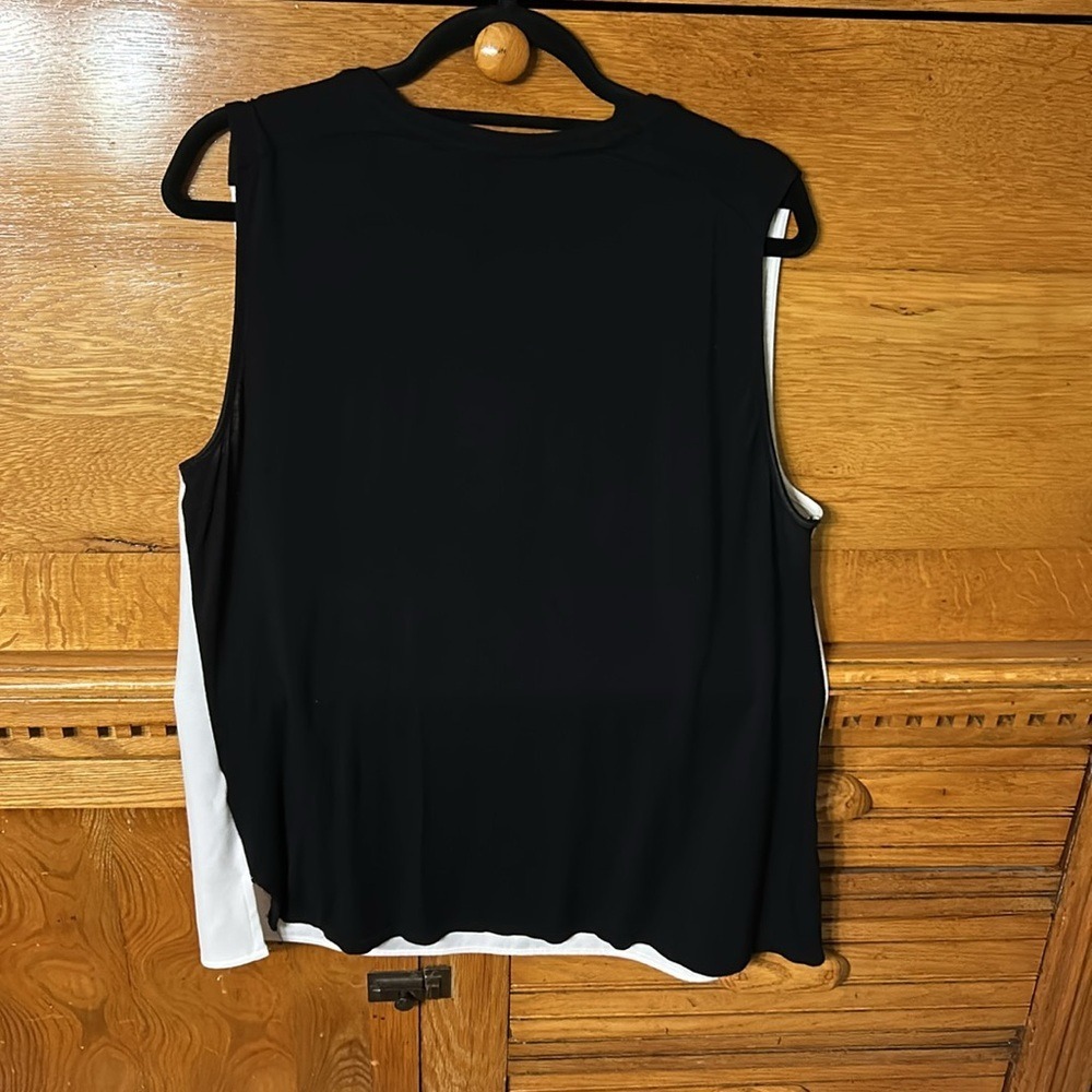 Peter Nygard Sporty Chic Preppy Sleeveless Colorblock Split Neck Blouse Casual - Picture 2 of 9